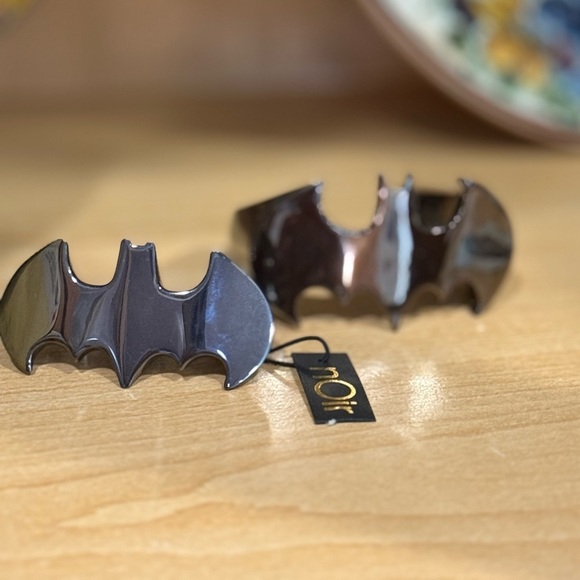 nOir Jewelry DC Comic Series Batman Cuff Bracelet & Double Ring New - Picture 4 of 4